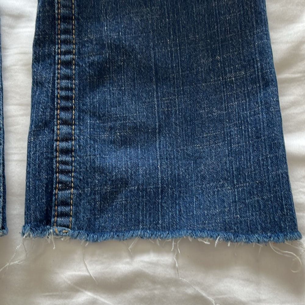 True Religion Jeans Becky Cut Off Hem Frayed/Small Hole Distressed Size 32 - Picture 7 of 16